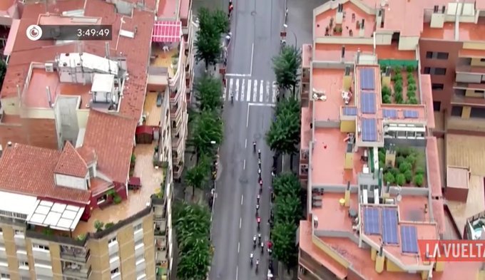 Screenshot of La Vuelta footage showing a rooftop with a marihuana farm in Igualada on August 31, 2019